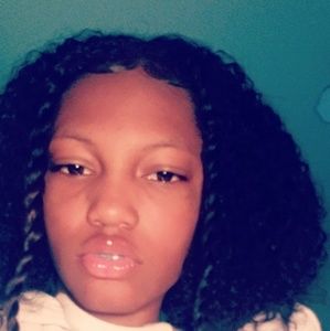 Meet your Posher, Aisha